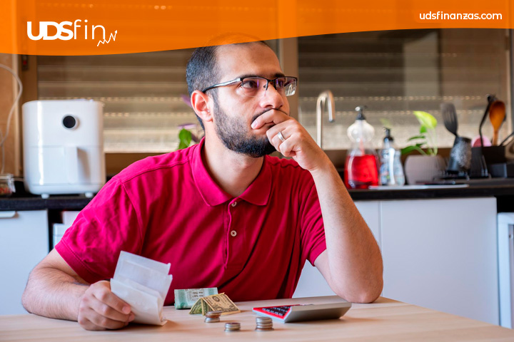 Manage your money without internet: use your phone or library