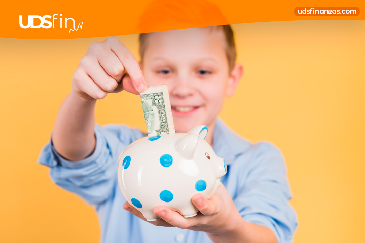 Cómo hablar con tus hijos sobre el dinero durante las vacaciones sin asustarlos